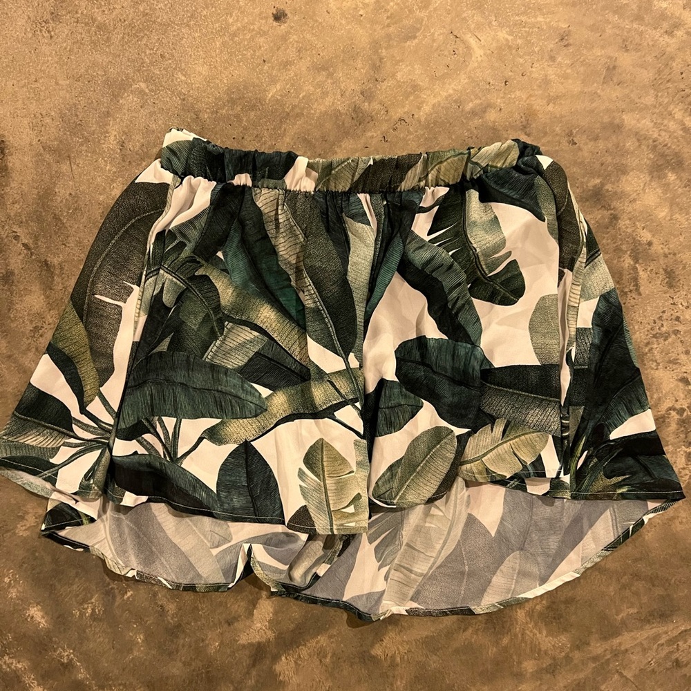 Show Me Your MuMu Green and White Tropical Leaf Shorts